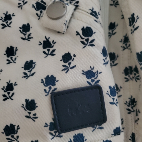 Coach - Picture 3 of 5